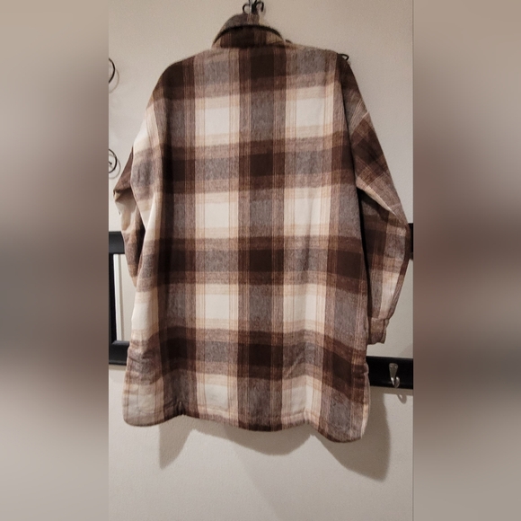 New Banana Republic Long Button up Flannel with pockets - Picture 4 of 7